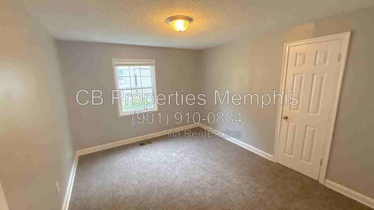 1392 Kyle St - Photo 3 of 6