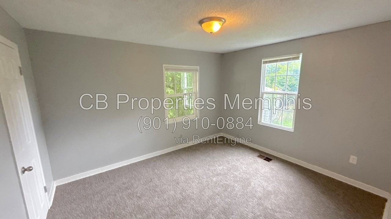 1392 Kyle St - Photo 4 of 6