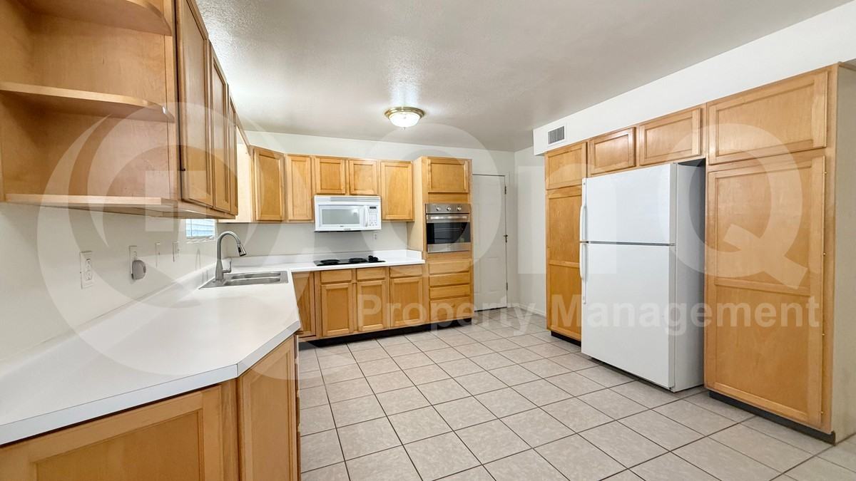 4607 E Glencove St - Photo 2 of 14