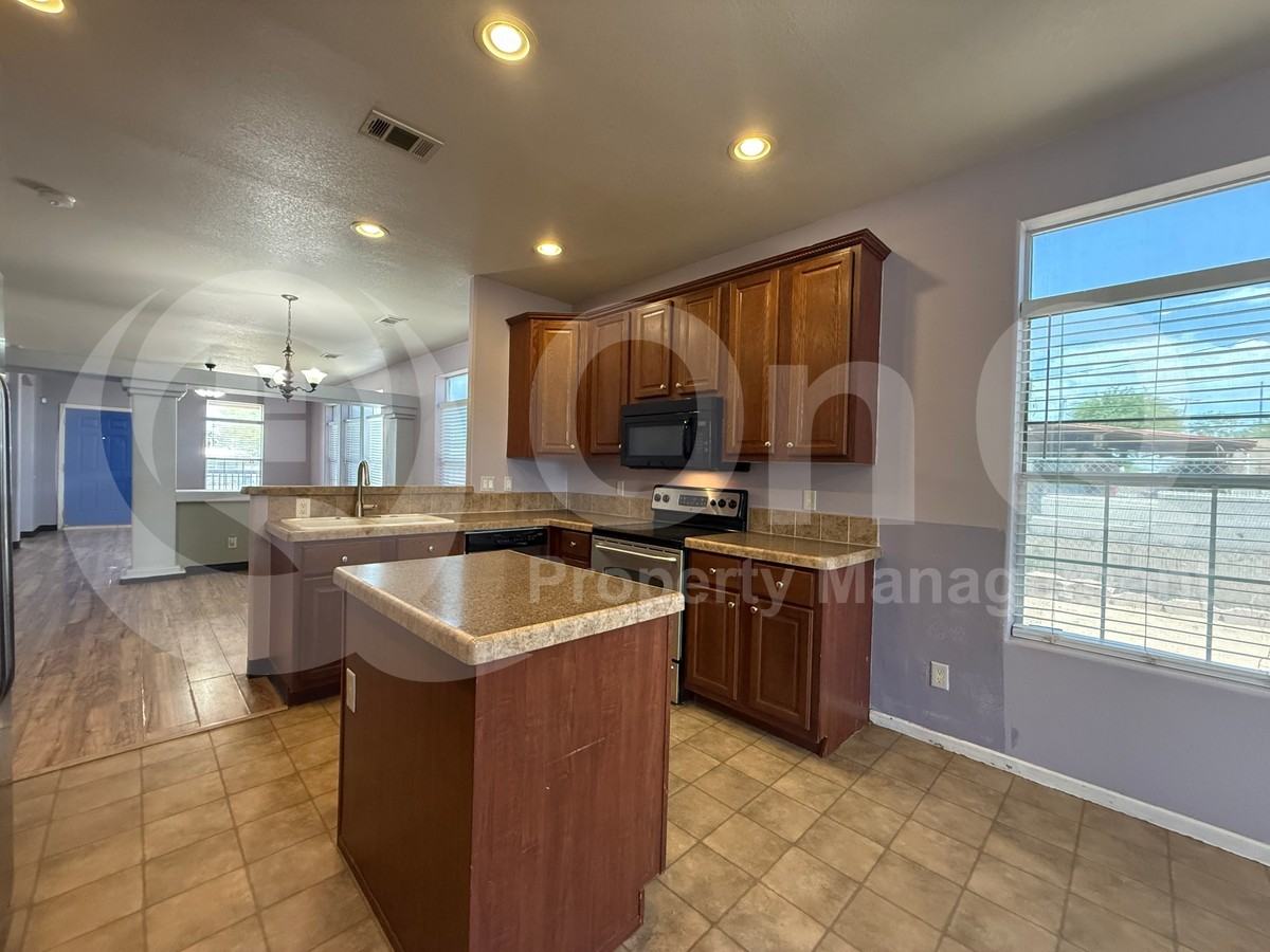 717 W Louisiana St - Photo 3 of 24