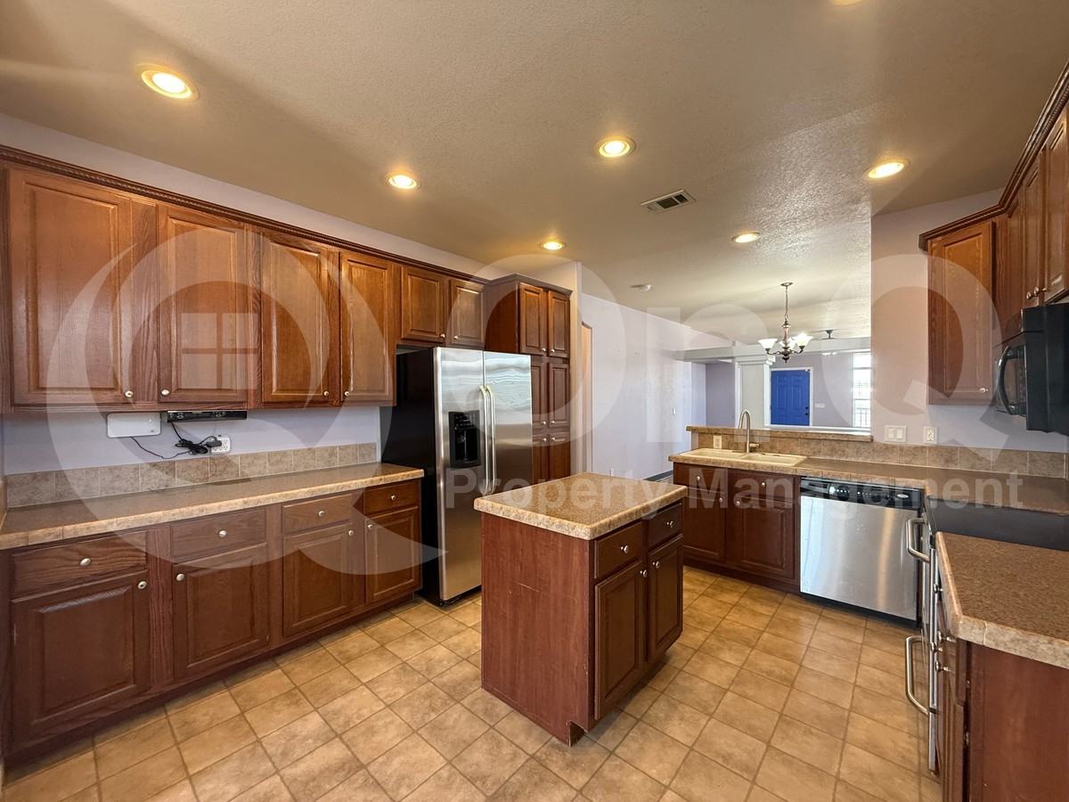 717 W Louisiana St - Photo 4 of 24