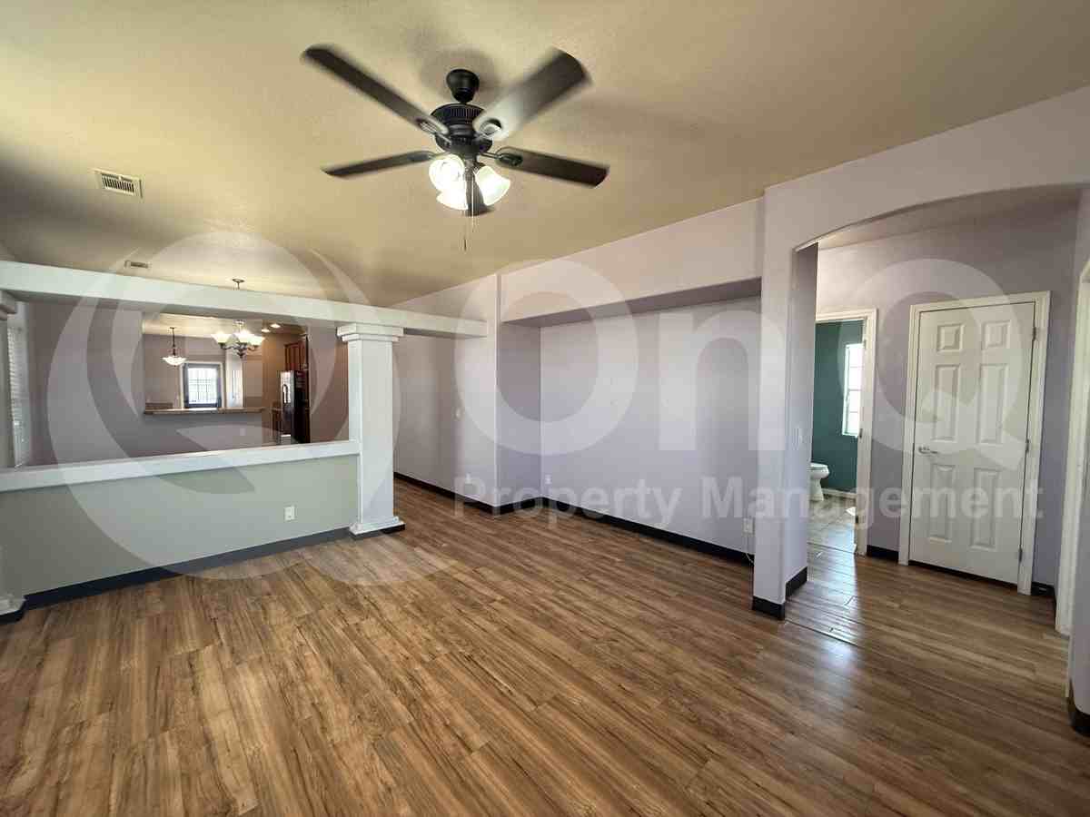 717 W Louisiana St - Photo 7 of 24