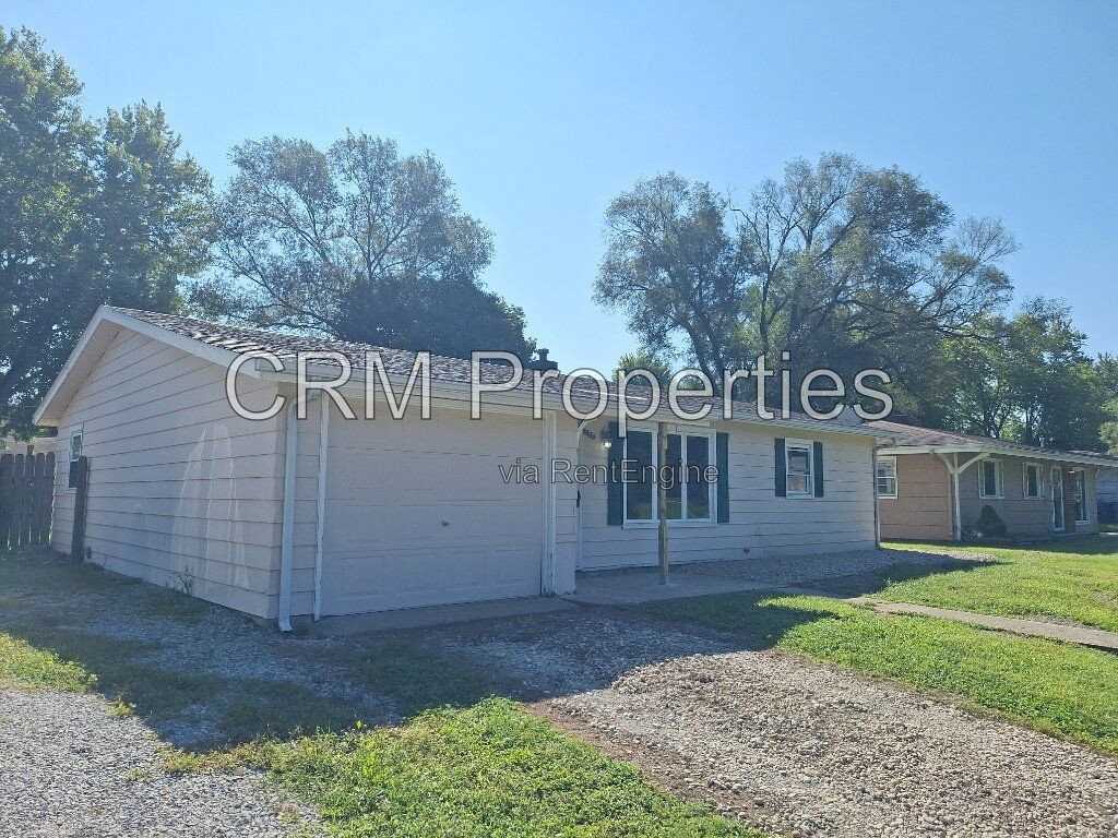 5800 Mendota Dr - Photo 4 of 30