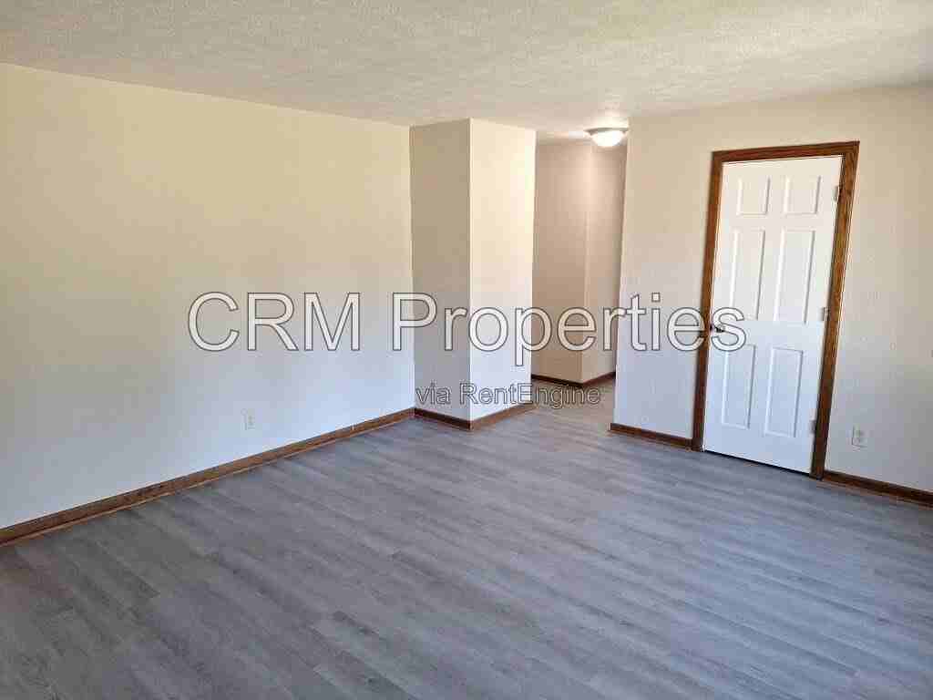 5800 Mendota Dr - Photo 6 of 30