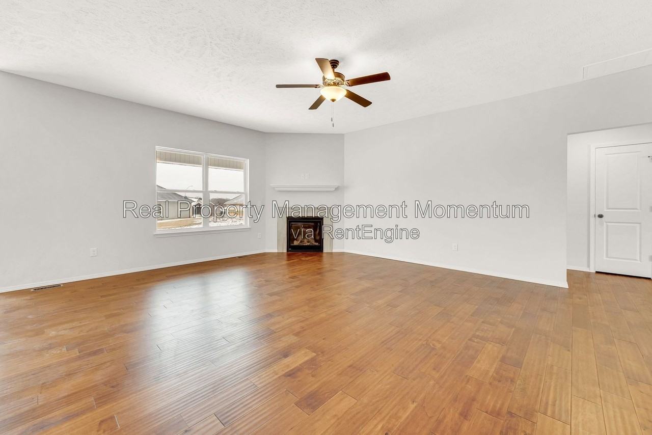 749 E Penzance Cir - Photo 4 of 40