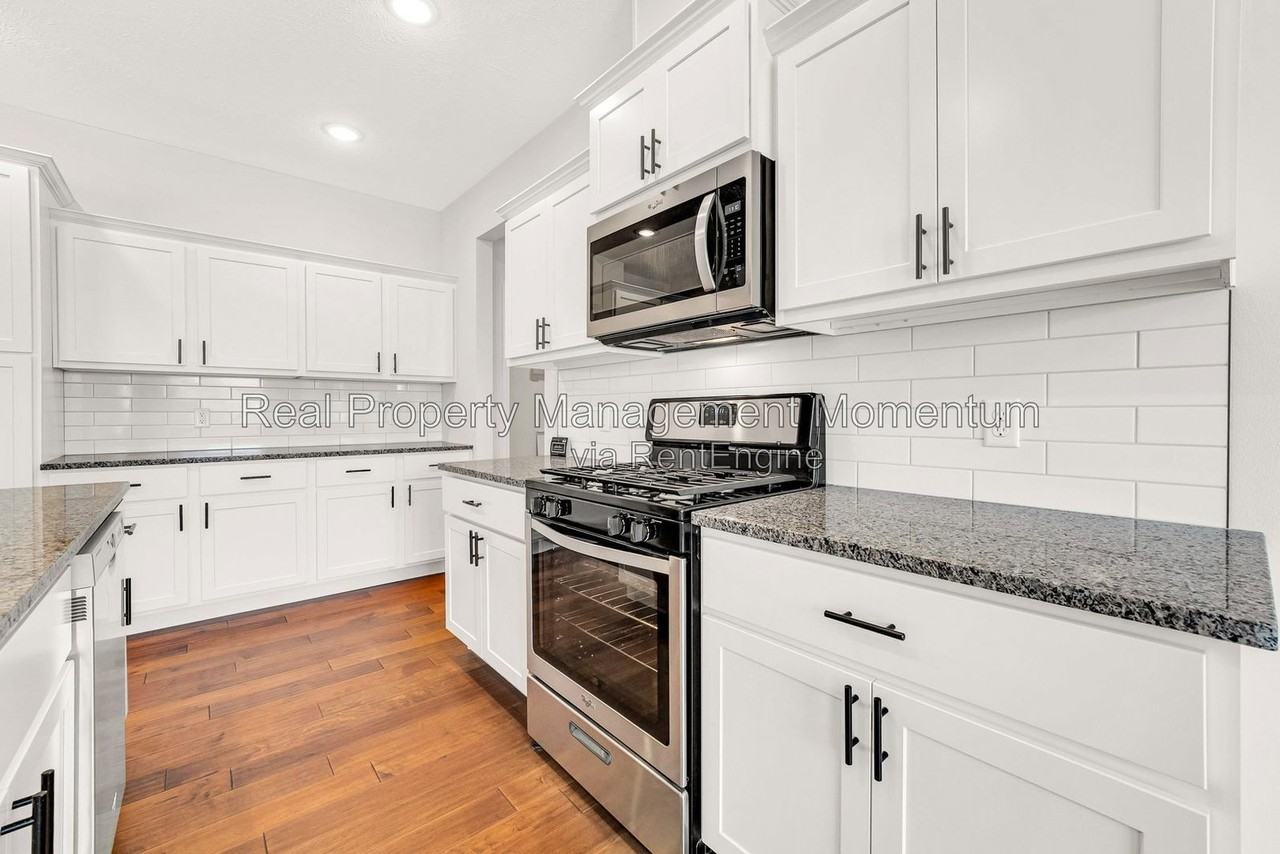 749 E Penzance Cir - Photo 7 of 40