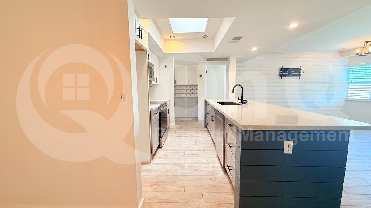 652 W Strahan Dr - Photo 3 of 26