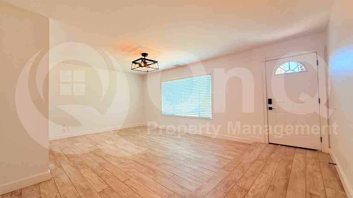 652 W Strahan Dr - Photo 7 of 26