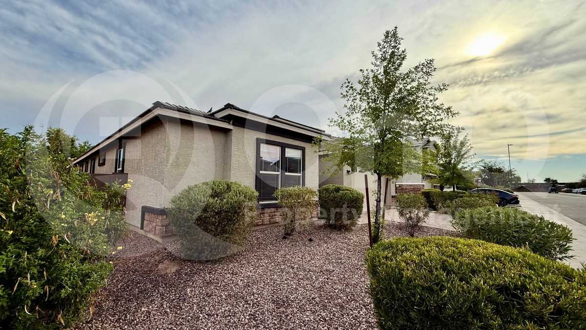 1381 E Scorpio Pl - Photo 3 of 33