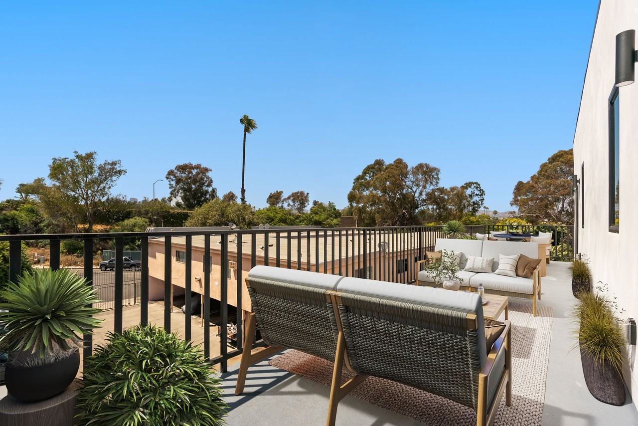 Top-of-the-Line Luxury Units in the Culver City Art District - Photo 3 of 26