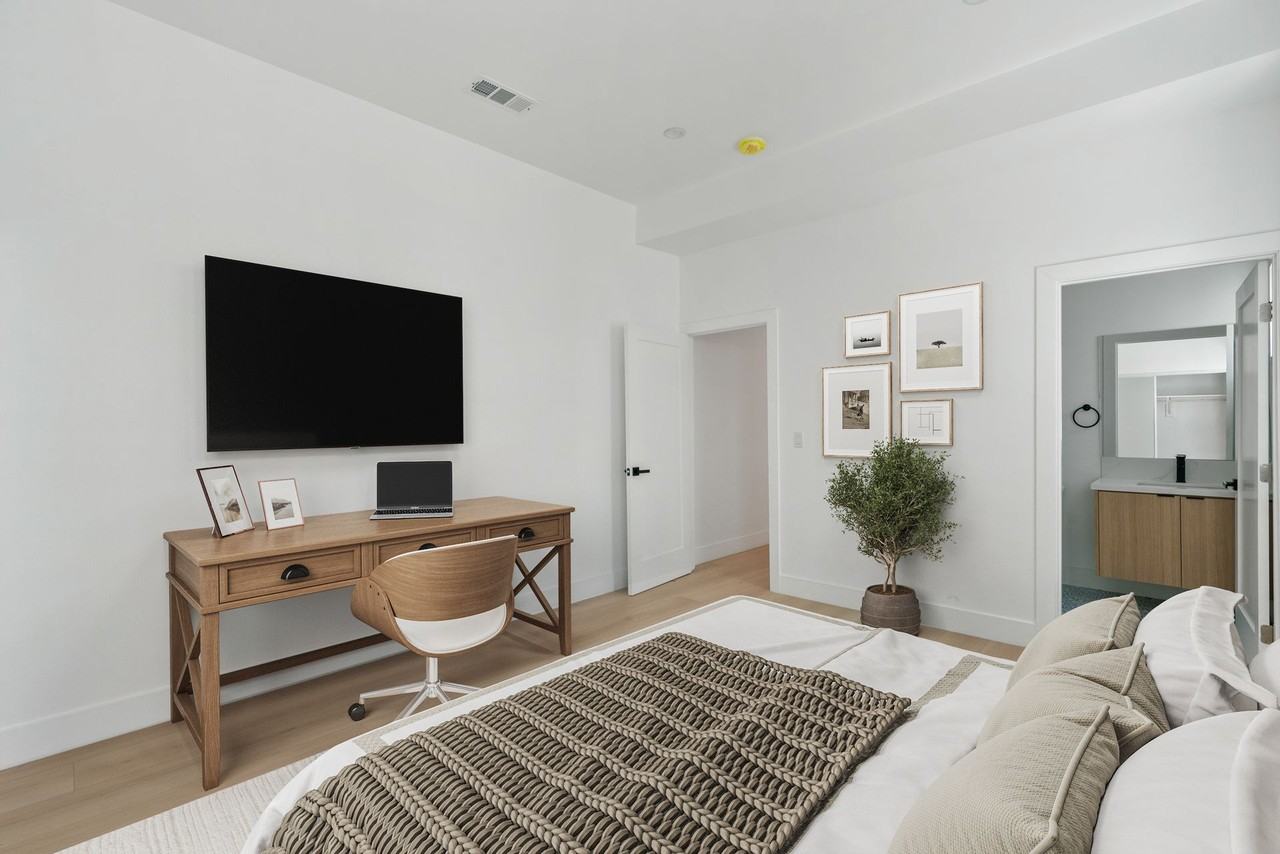 Top-of-the-Line Luxury Units in the Culver City Art District - Photo 6 of 26