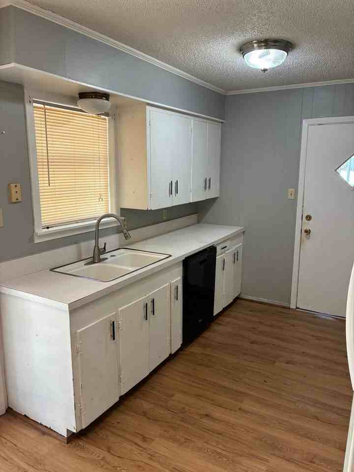 200 Robin Way St - Photo 3 of 12