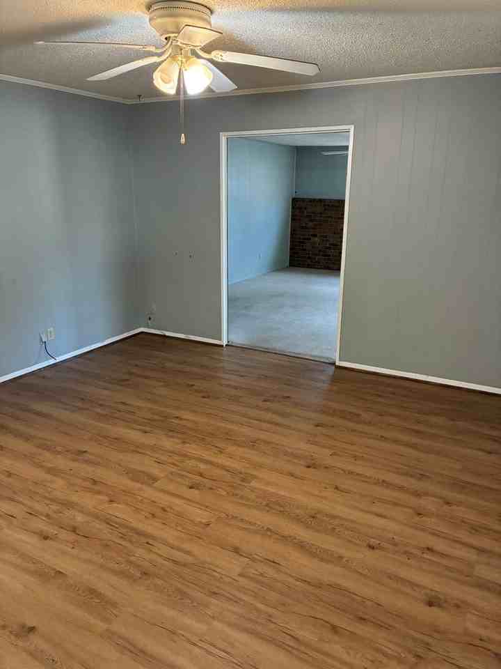 200 Robin Way St - Photo 5 of 12