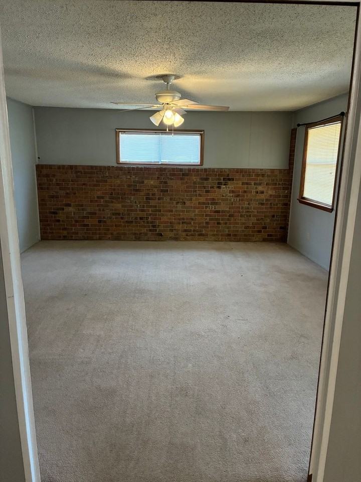 200 Robin Way St - Photo 6 of 12