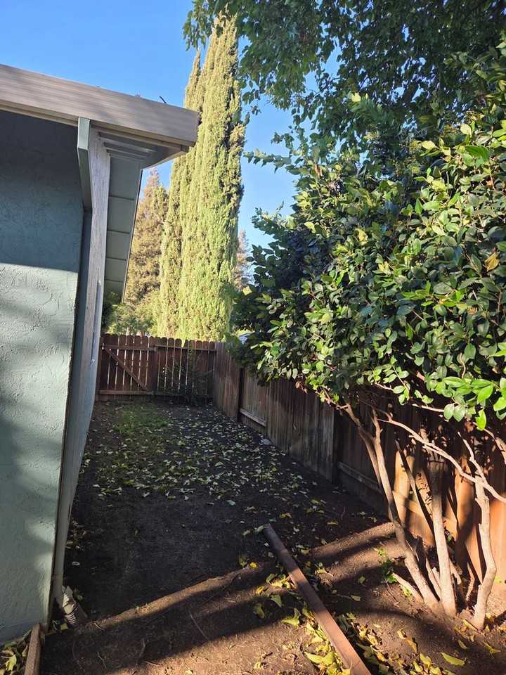 2827 Owens St - Photo 4 of 30