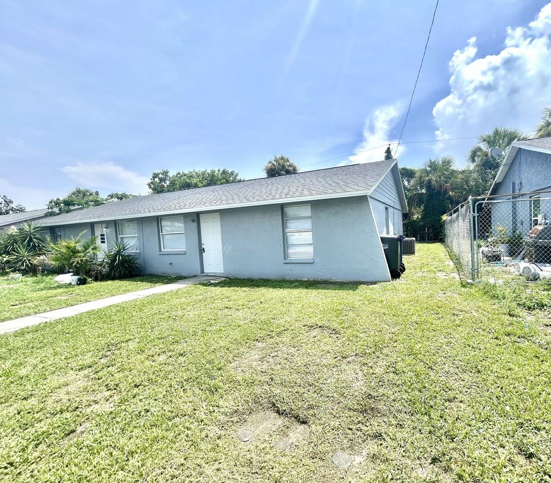 5723 9th Street Cir E - Photo 3 of 19