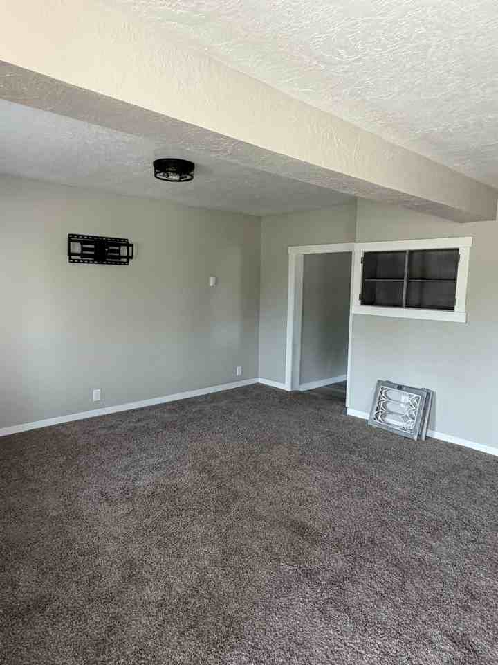 605 N 10th Ave - Photo 5 of 23