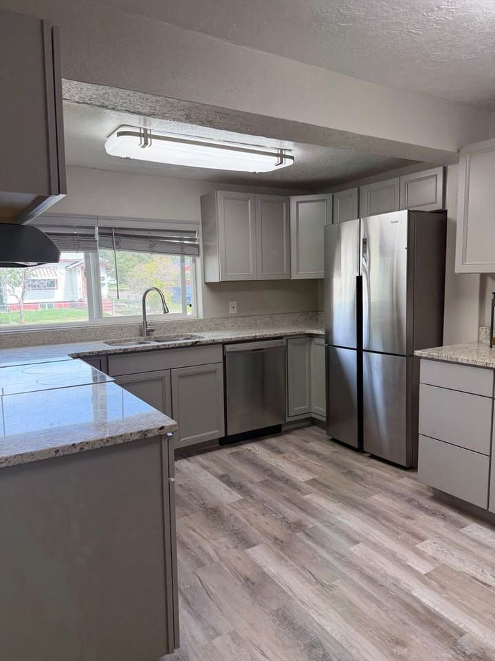 605 N 10th Ave - Photo 6 of 23
