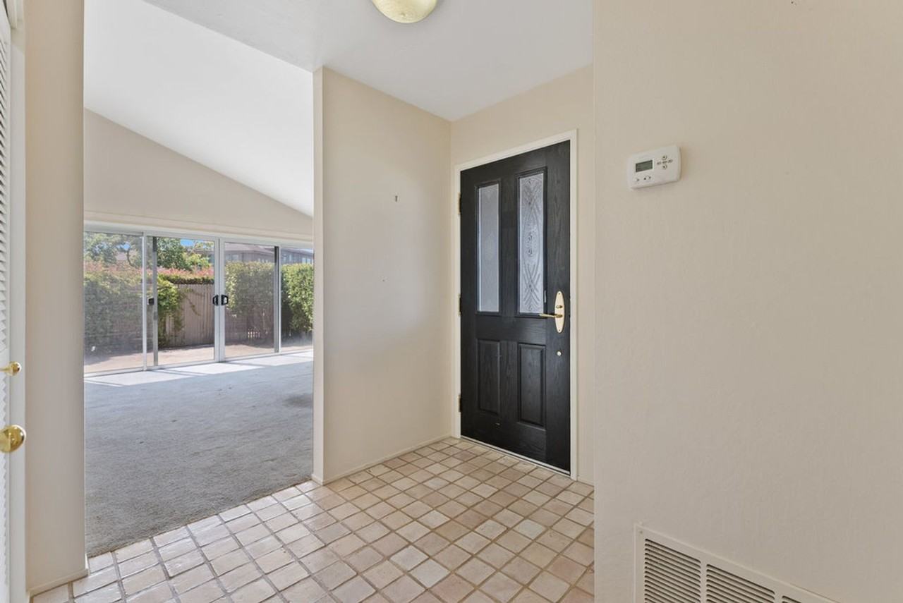 110 Palo Alto Pl - Photo 3 of 31