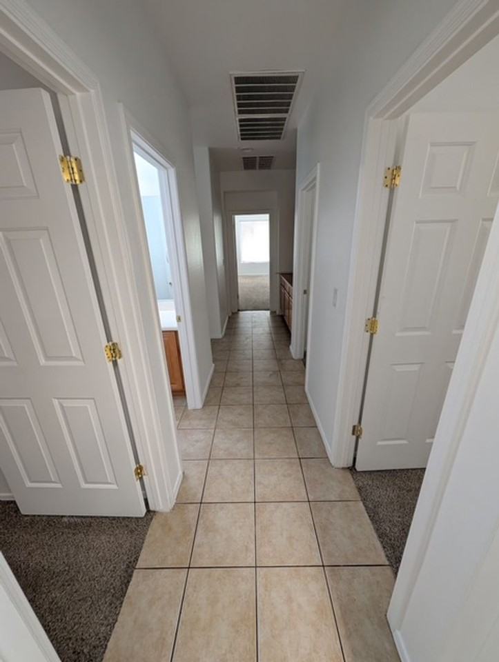 2017 W Shackleton Dr - Photo 5 of 29