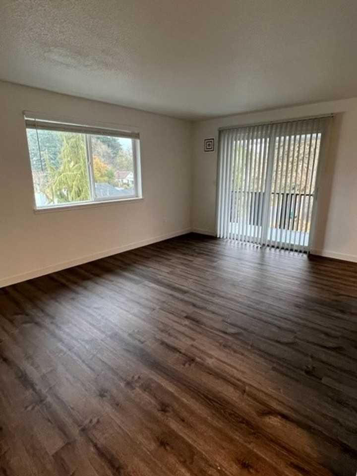 Stateside Flats - Photo 6 of 29