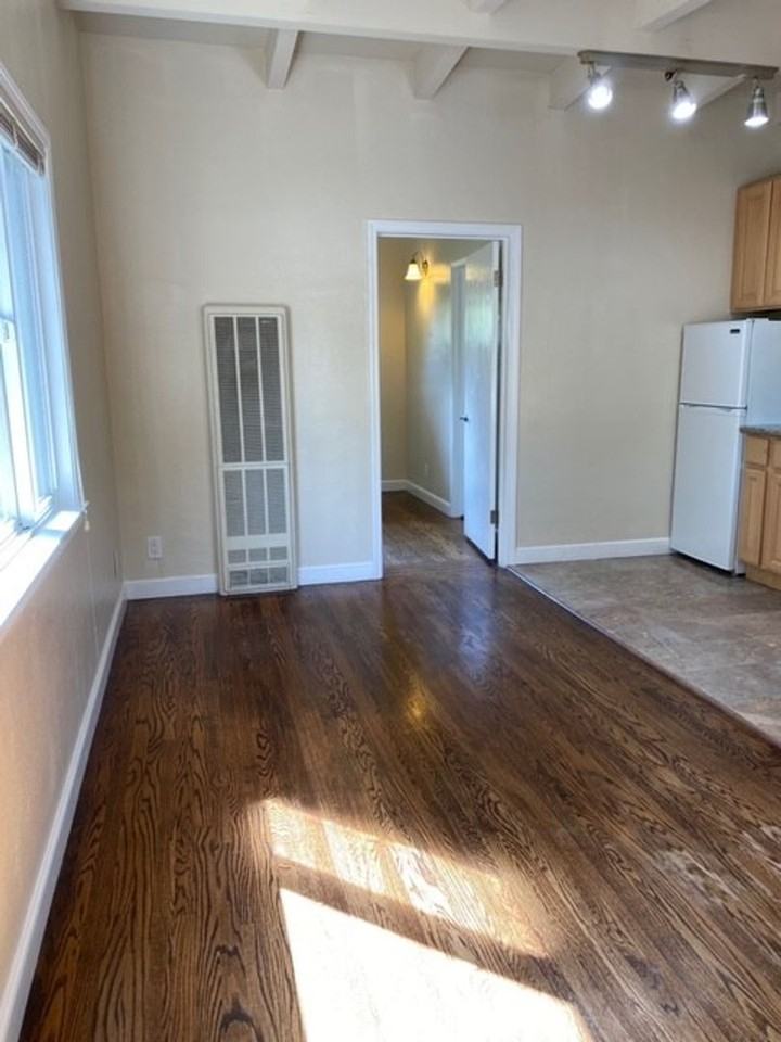 1943 Euclid Ave - Photo 4 of 15