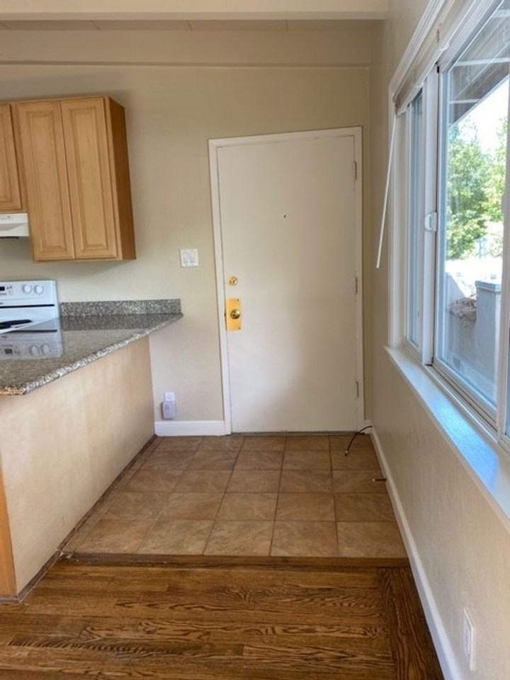 1943 Euclid Ave - Photo 5 of 15
