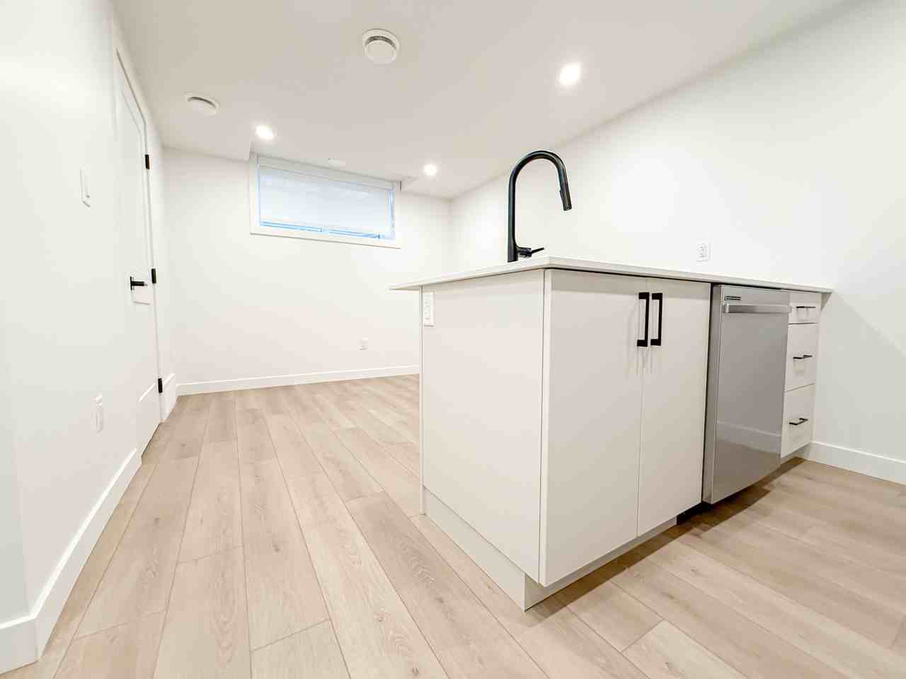 12405 122 Ave Nw Lowr - Photo 6 of 13