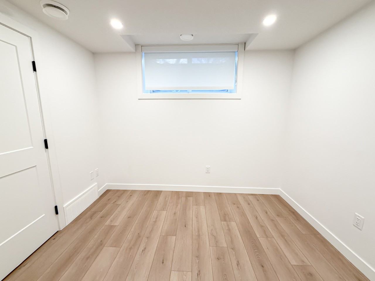 12405 122 Ave Nw Lowr - Photo 7 of 13