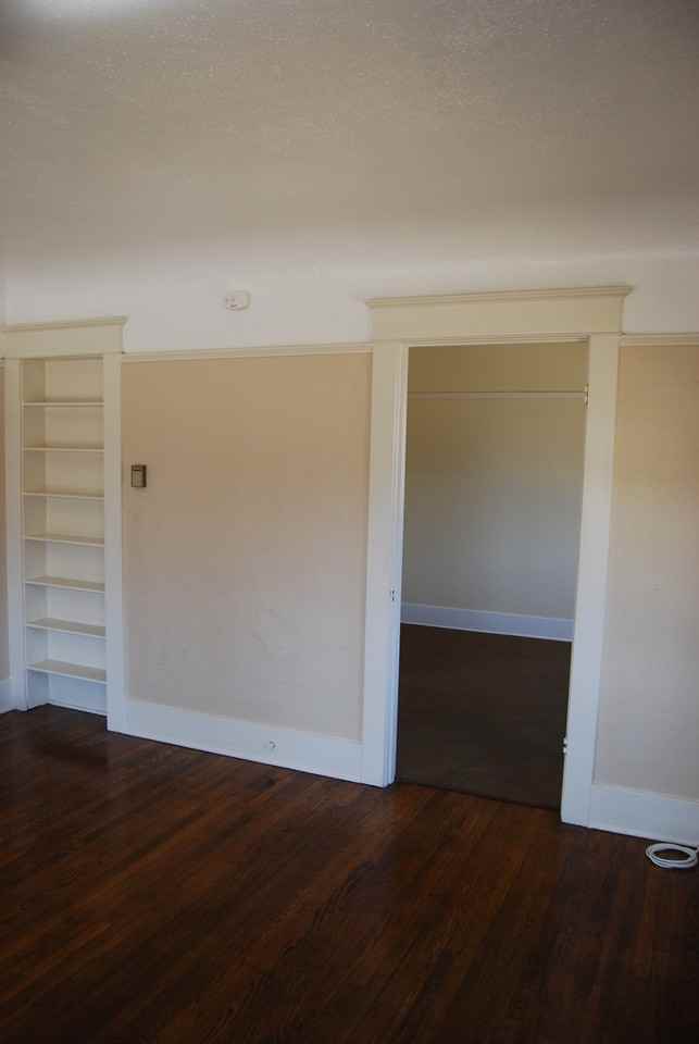 3744 1/2 Ray St - Photo 5 of 16