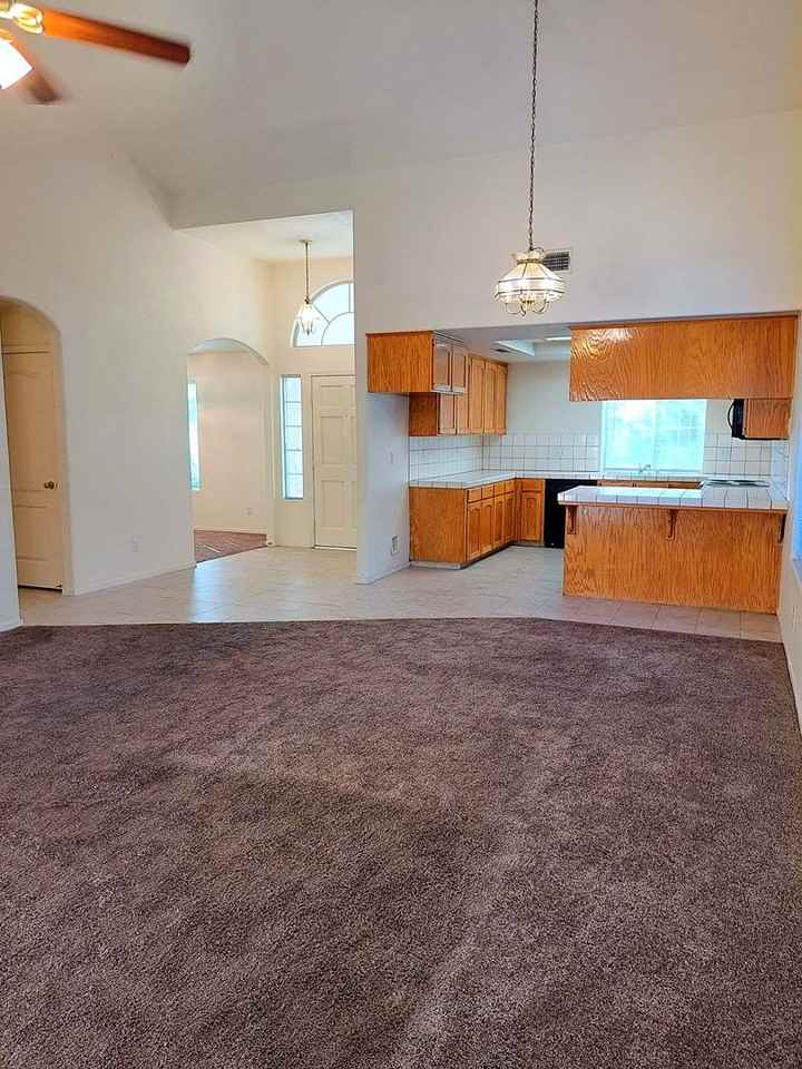 1092 E Pennsylvania Ave - Photo 2 of 17