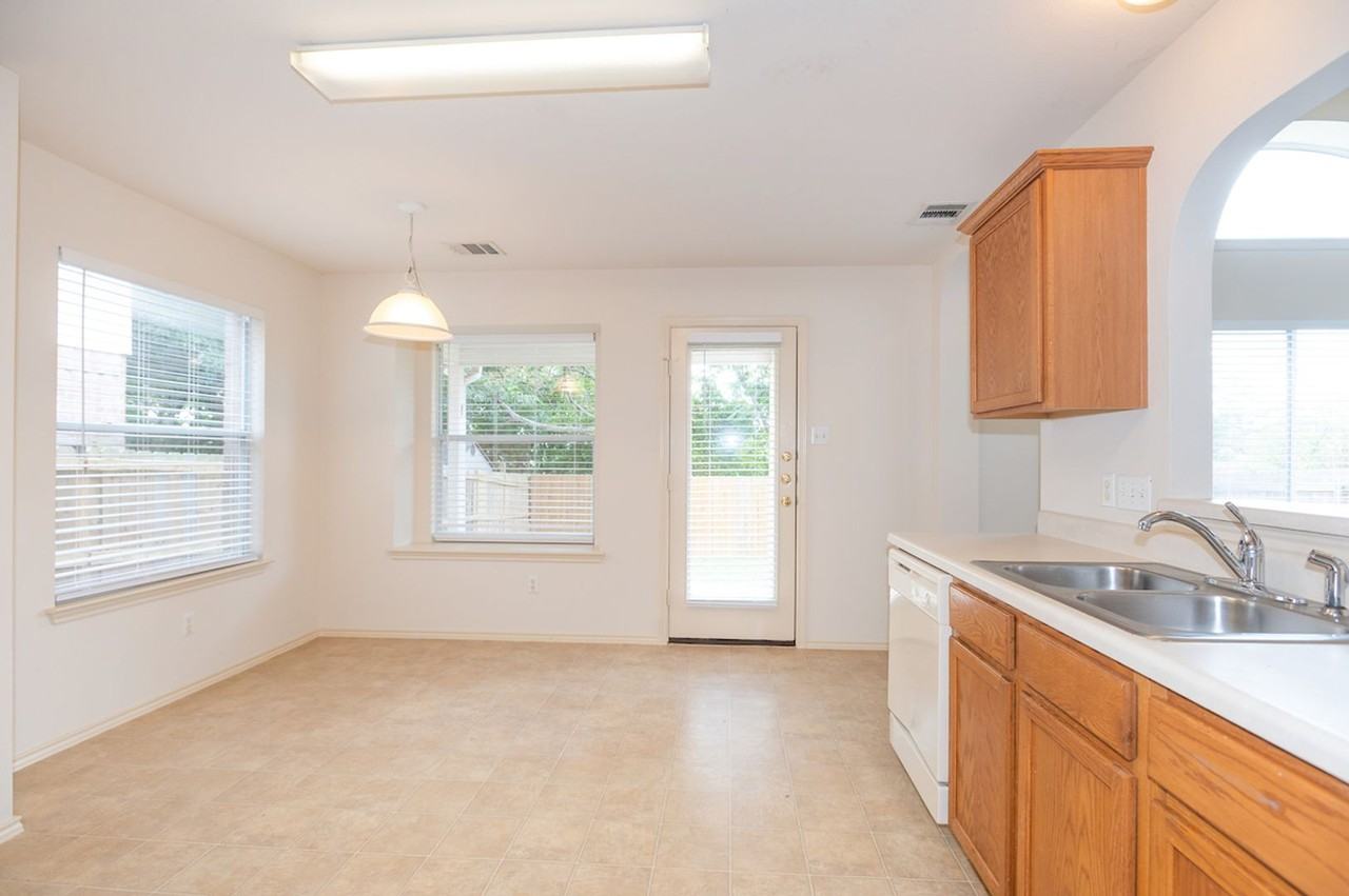 11615 James B Connolly Ln - Photo 5 of 16