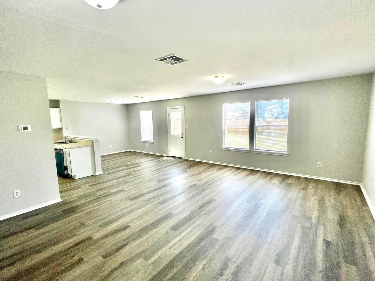 12729 Saint Mary Dr - Photo 3 of 15