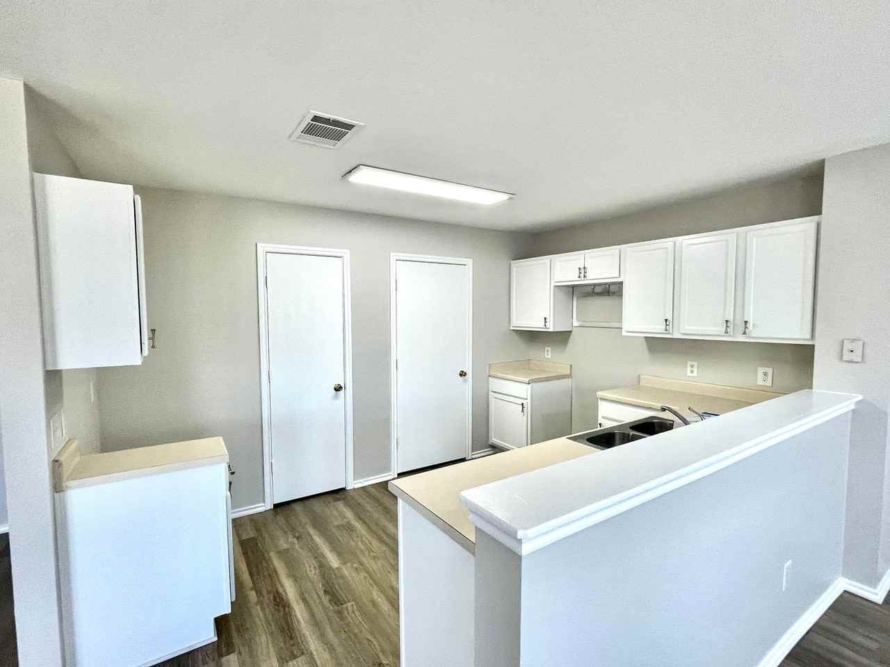 12729 Saint Mary Dr - Photo 4 of 15