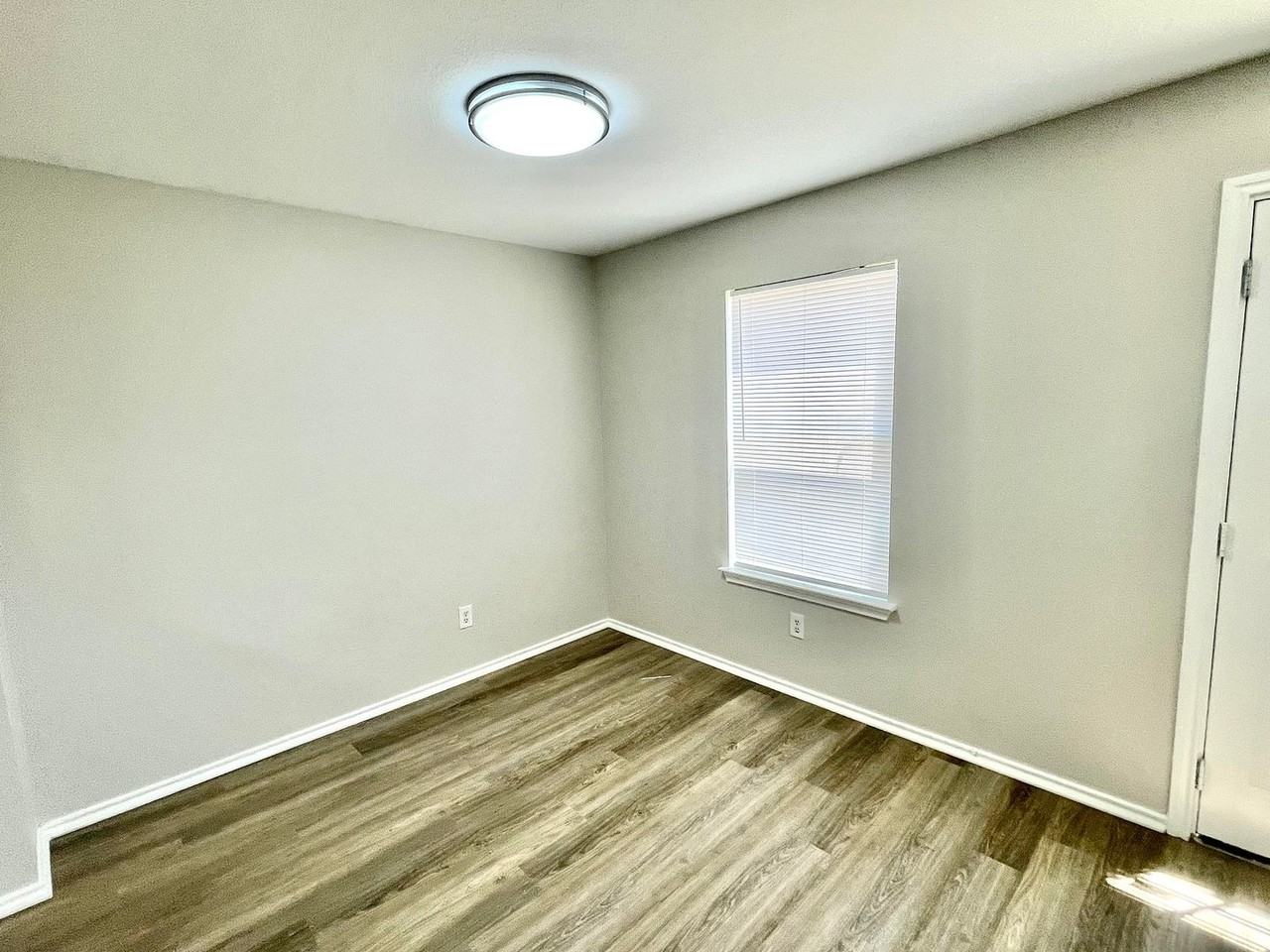 12729 Saint Mary Dr - Photo 5 of 15