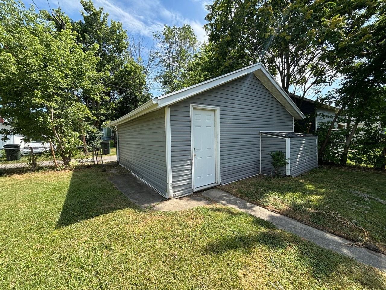229 Bellaire Ave - Photo 5 of 24