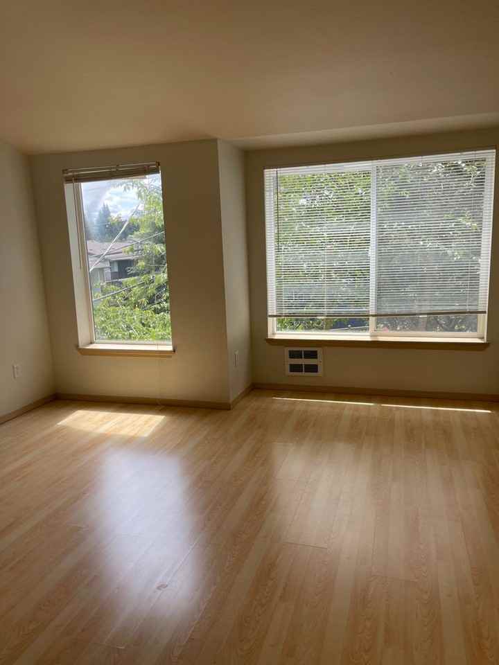 2420 Sw Holden St - Photo 6 of 16