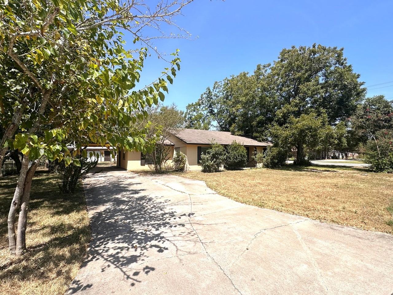 400 Sunbonnet Dr - Photo 2 of 28