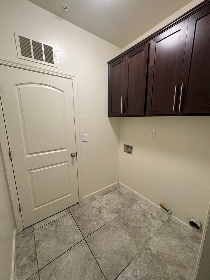 3215 N Kent St - Photo 6 of 37
