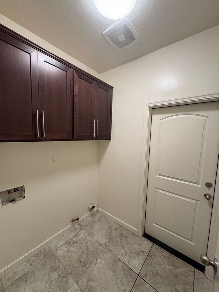 3215 N Kent St - Photo 7 of 37