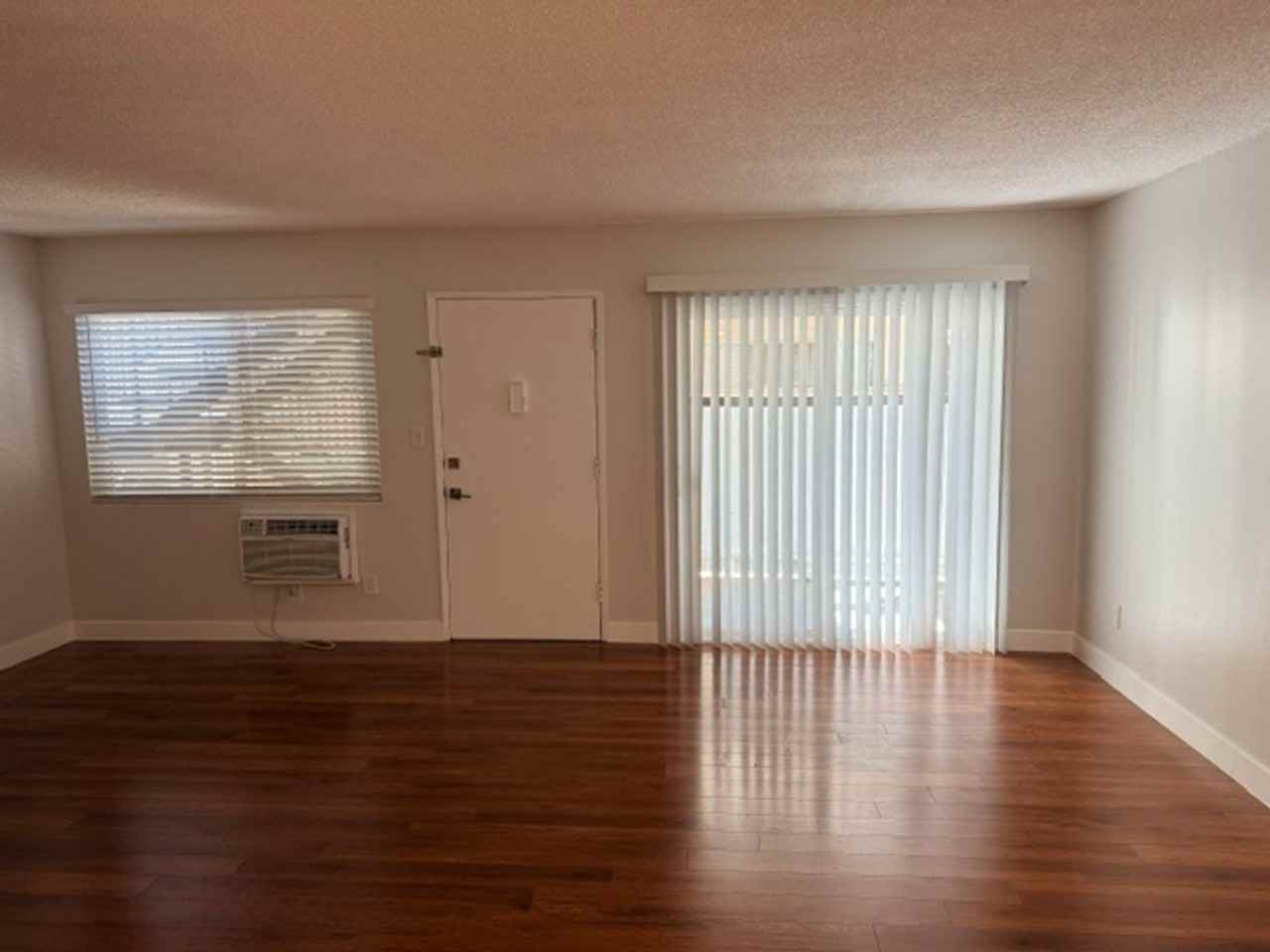14925 Sherman Way - Photo 7 of 26