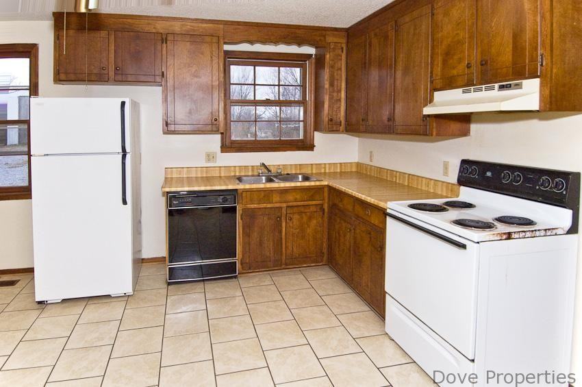 208 E Hillcrest Dr - Photo 3 of 9