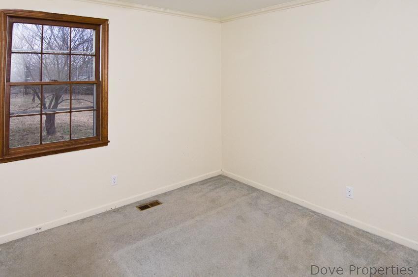 208 E Hillcrest Dr - Photo 5 of 9