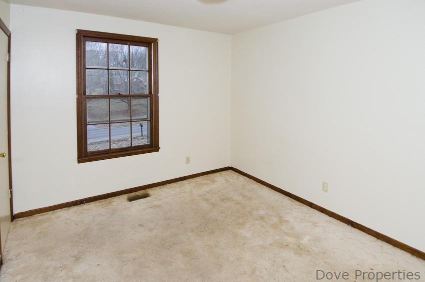208 E Hillcrest Dr - Photo 6 of 9