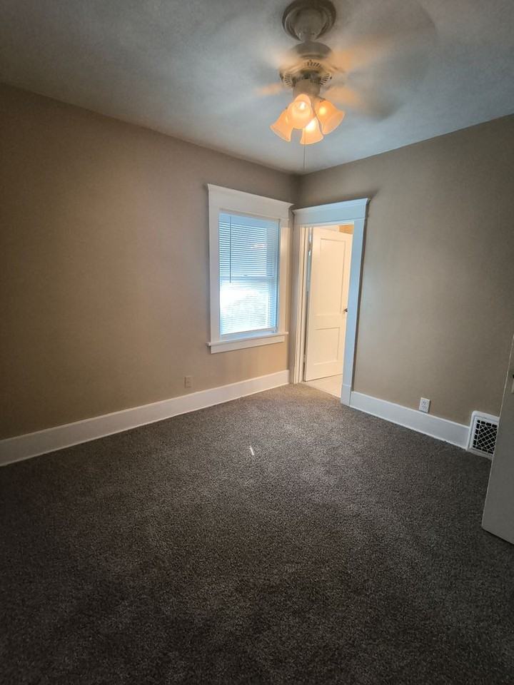 2413 7th Ave - Photo 4 of 10