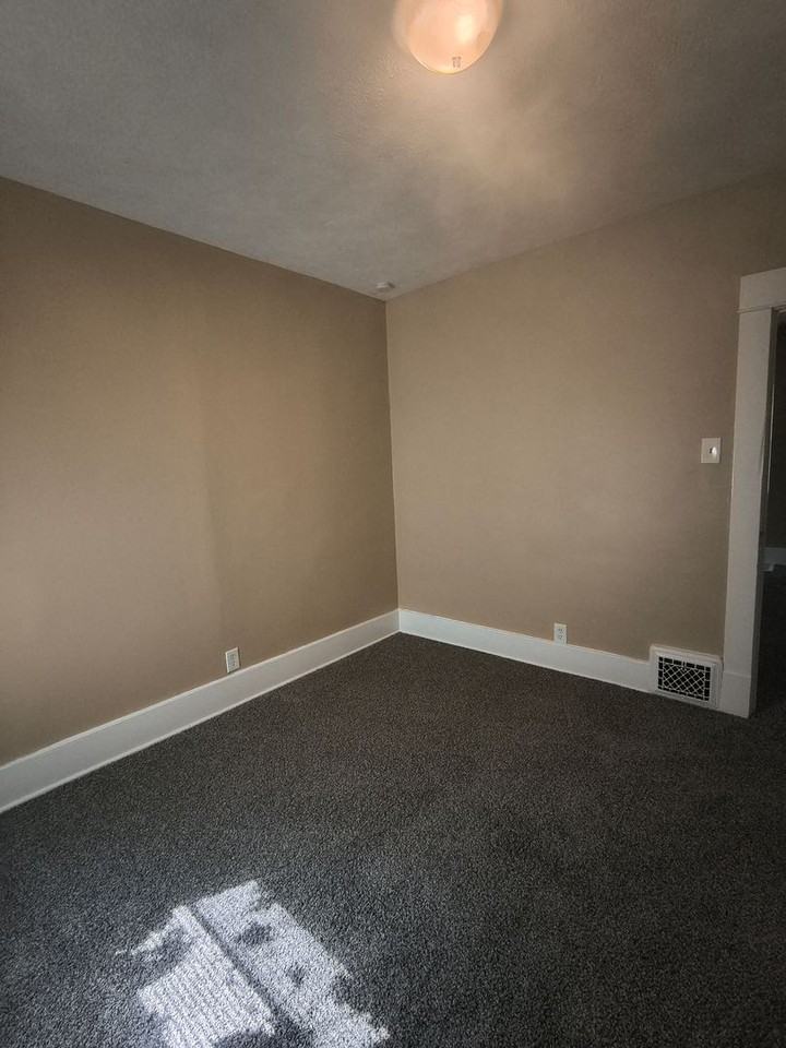 2413 7th Ave - Photo 6 of 10