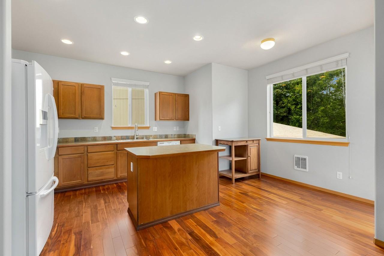 22618 7th Pl W - Photo 4 of 17