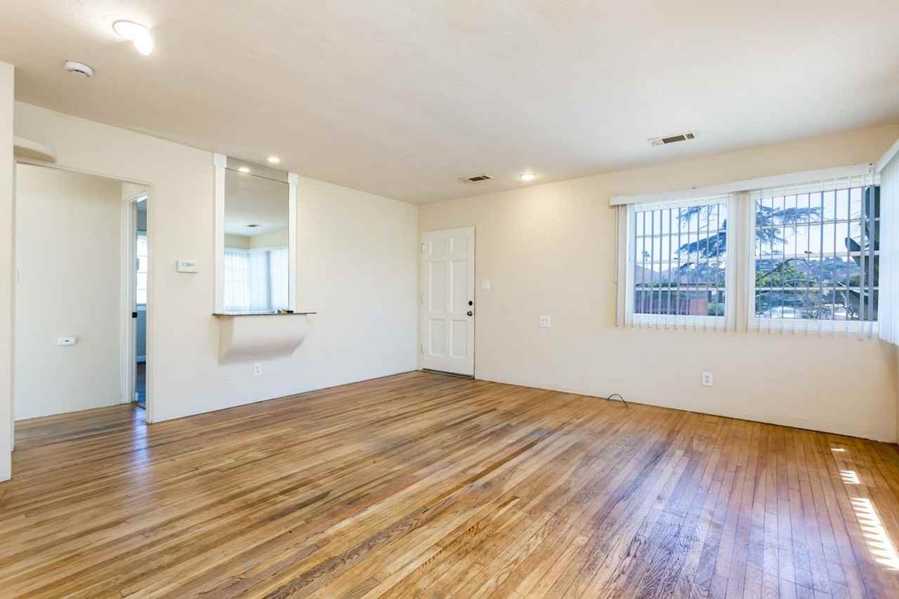 5070 Glen St - Photo 7 of 26