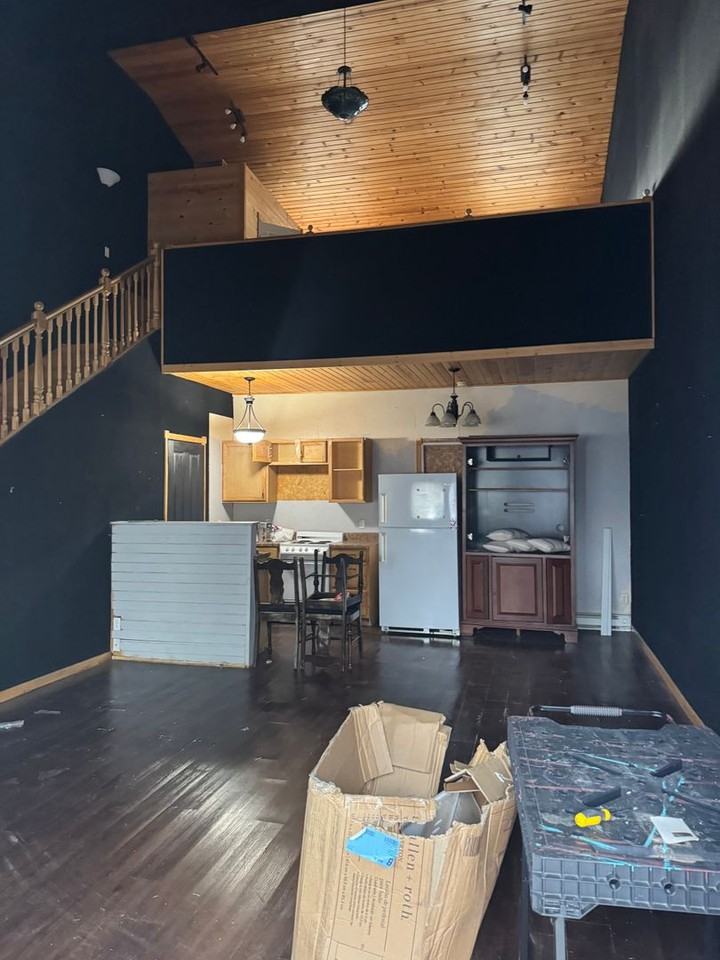 616 S Locust St - Photo 2 of 2