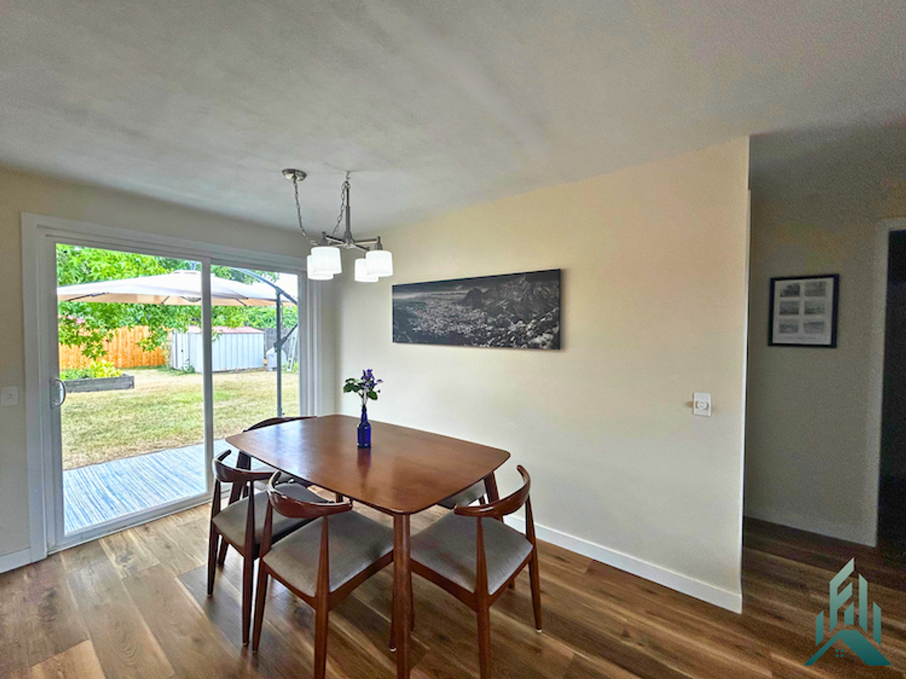 2540 Newton St - Photo 5 of 21